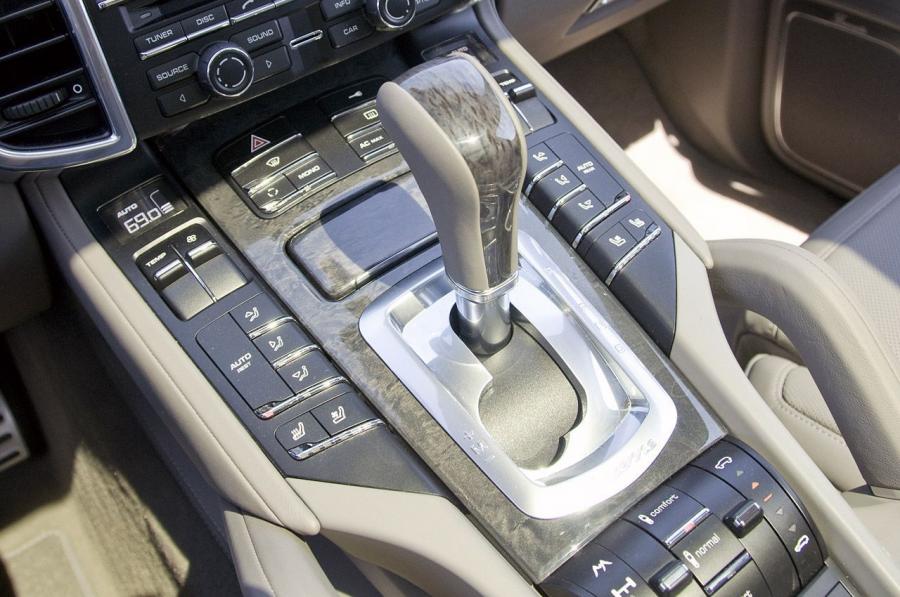  Porsche Cayenne 2011 года  (фото 45 из 107)